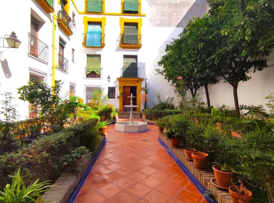 Plaza Cristo De Burgos Lägenhet Sevilla Exteriör bild